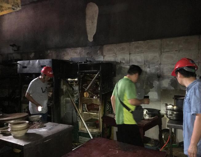 安装公司防腐基地紧急行动抢险救火