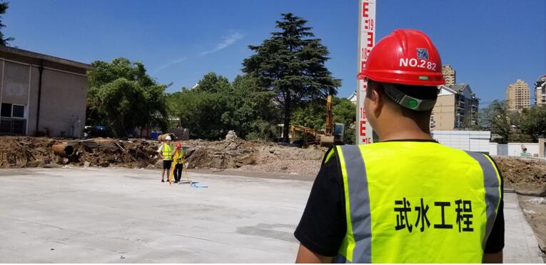 坚守岗位作奉献,城市建设我当先