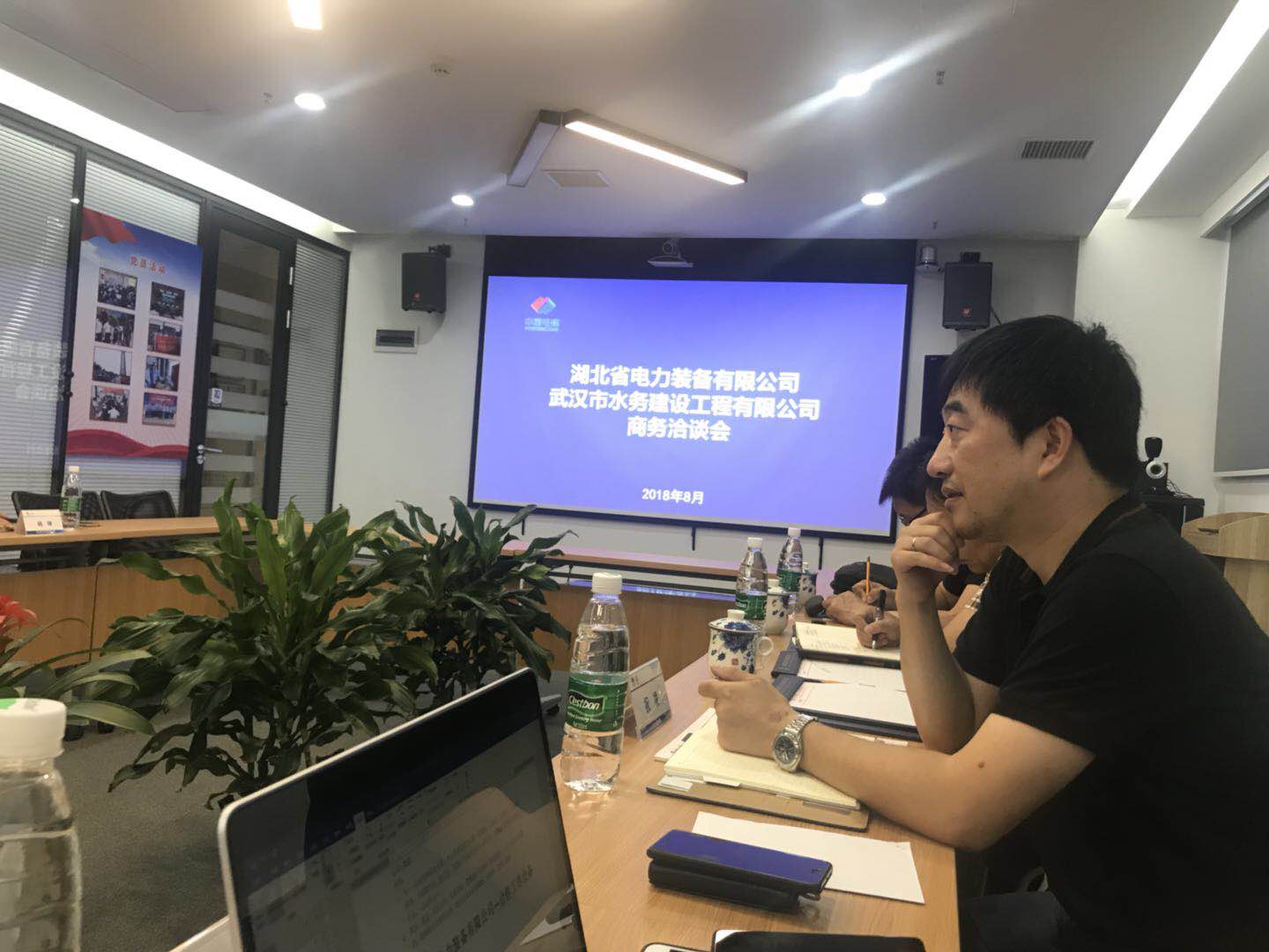 工程公司与湖北省电力装备有限公司举行洽谈