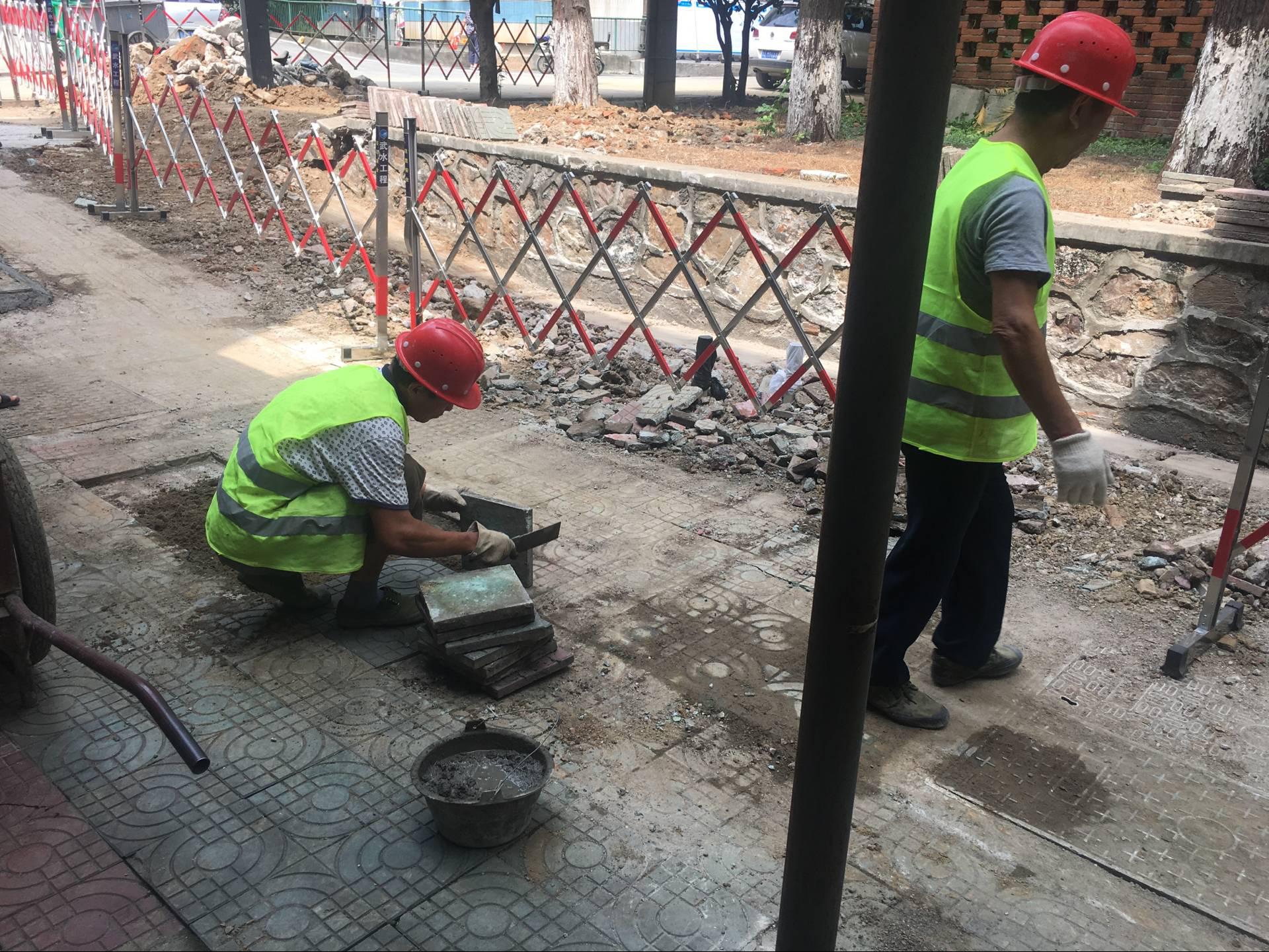 国家电网北京公司领导检查珞喻路家属区二次供水改造工程