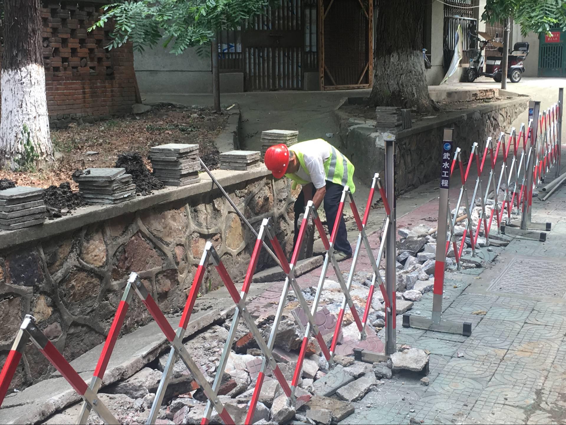 国家电网北京公司领导检查珞喻路家属区二次供水改造工程