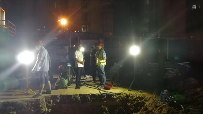 甘洒汗水 换清凉--记《地铁轨道交通8号线二期马房山站DN800管道迁改工程》停水并网施工