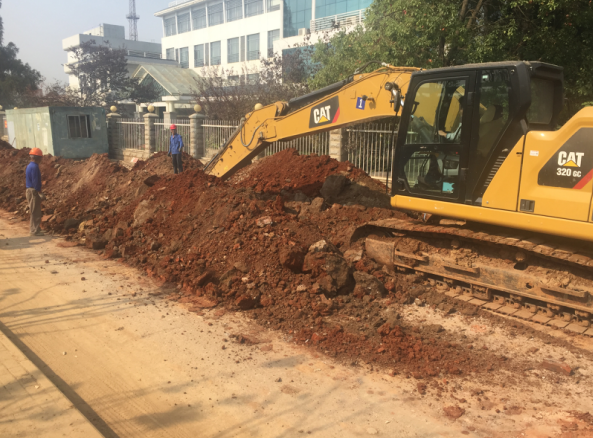 二次供水工程公司推进江北快速路DN1000供水管道工程