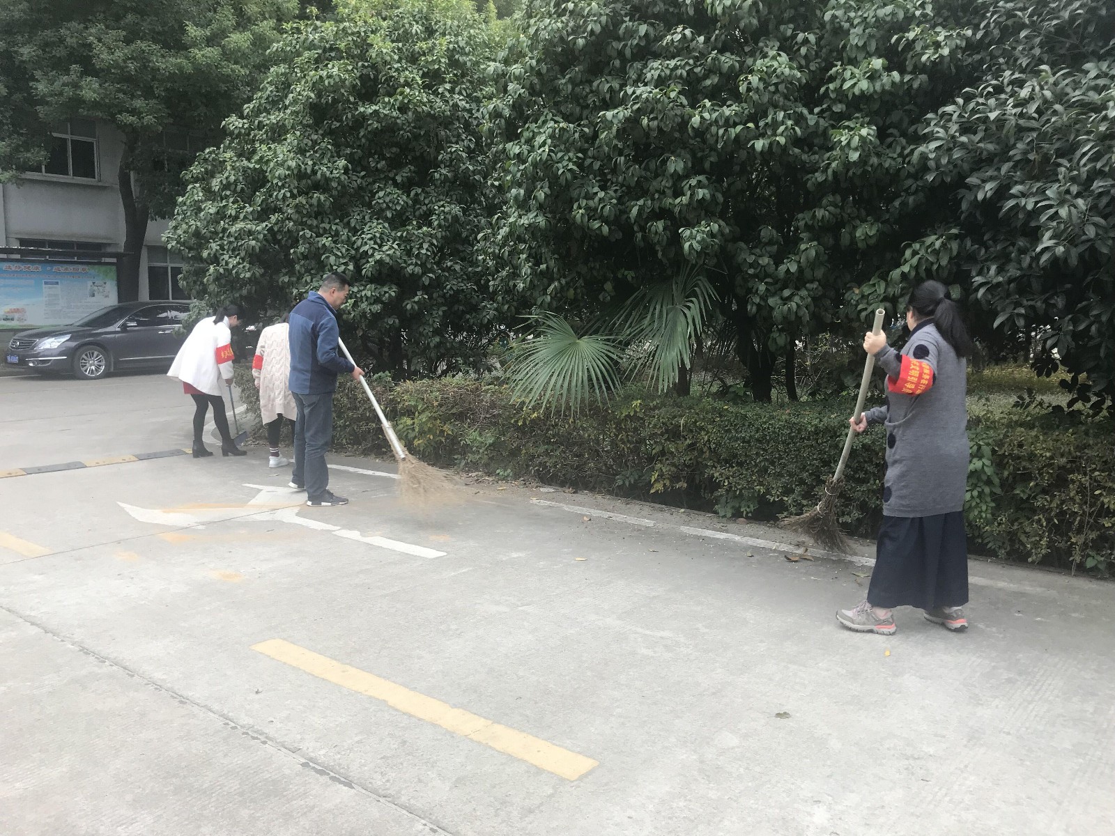 二次供水工程公司开展清洁家园志愿服务活动