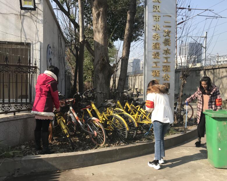 二次供水工程公司组织开展迎军运清洁家园活动