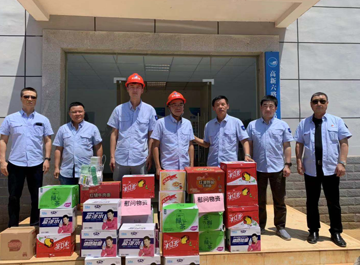 工程公司开展高温慰问 情暖一线员工