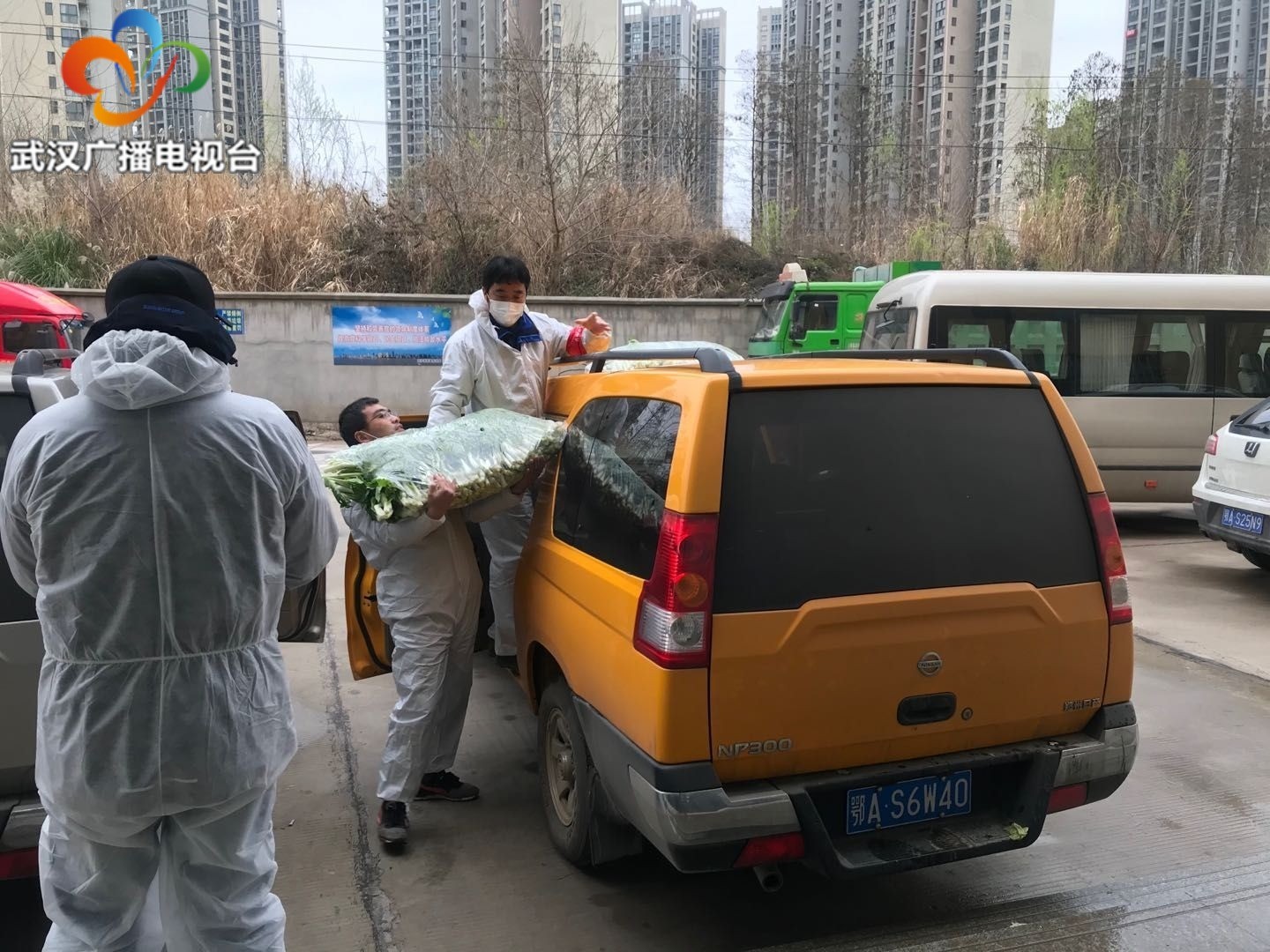 他们让沉甸甸的爱在社区传递 武汉市水务建设工程公司下沉党员、志愿者在行动