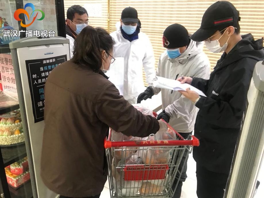 他们让沉甸甸的爱在社区传递 武汉市水务建设工程公司下沉党员、志愿者在行动