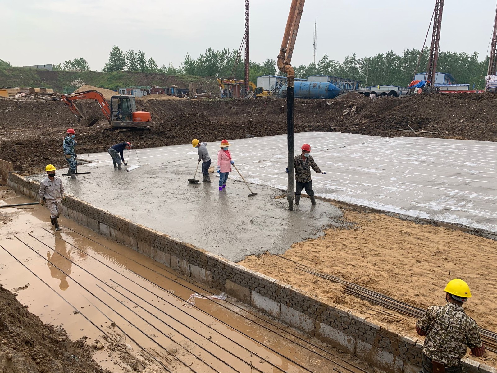 为推进重点项目建设,工程公司“五一”假期不停工