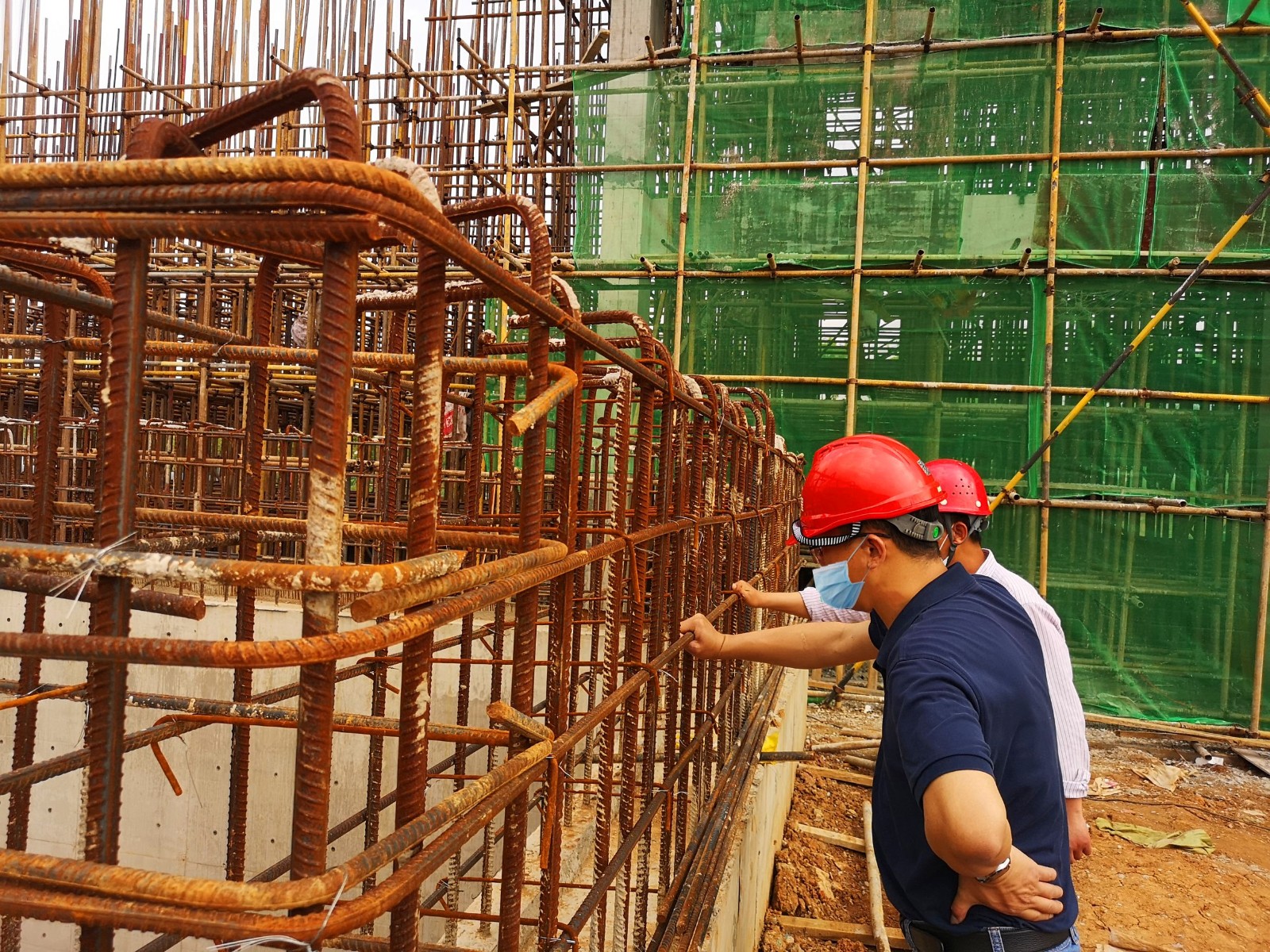 为推进重点项目建设,工程公司“五一”假期不停工
