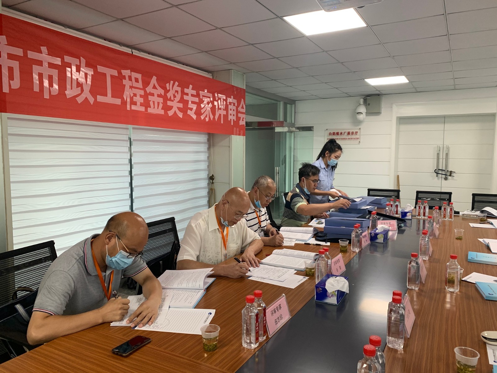 武汉市市政行业协会专家组对白鹤嘴水厂改造工程项目进行评审