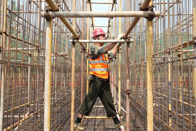 致敬高温下的建设者——蔡甸新建水厂工程掠影