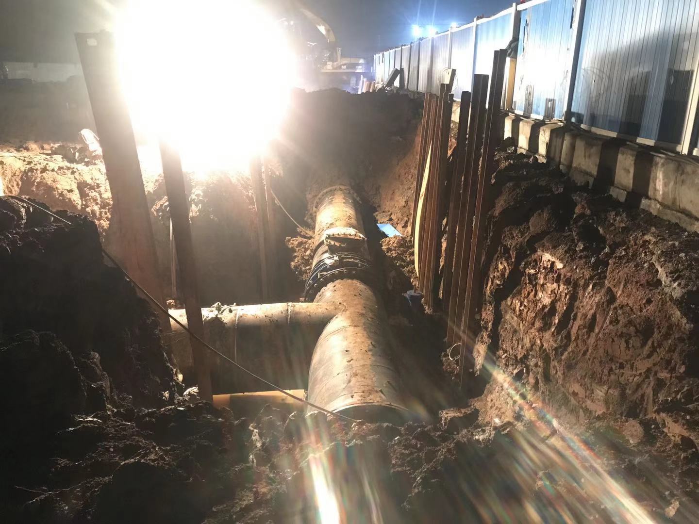 冒风雨 抗严寒,只为确保圆满完成任务