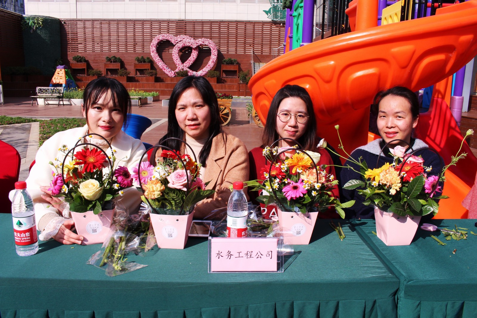 管道工程公司积极参加社区“三八”主题活动